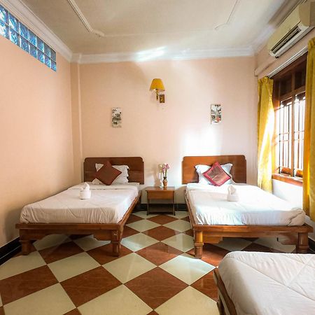 Nawin Palace Guesthouse Phnom Penh Extérieur photo