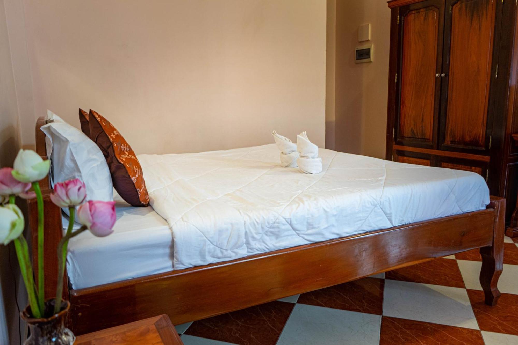 Nawin Palace Guesthouse Phnom Penh Extérieur photo