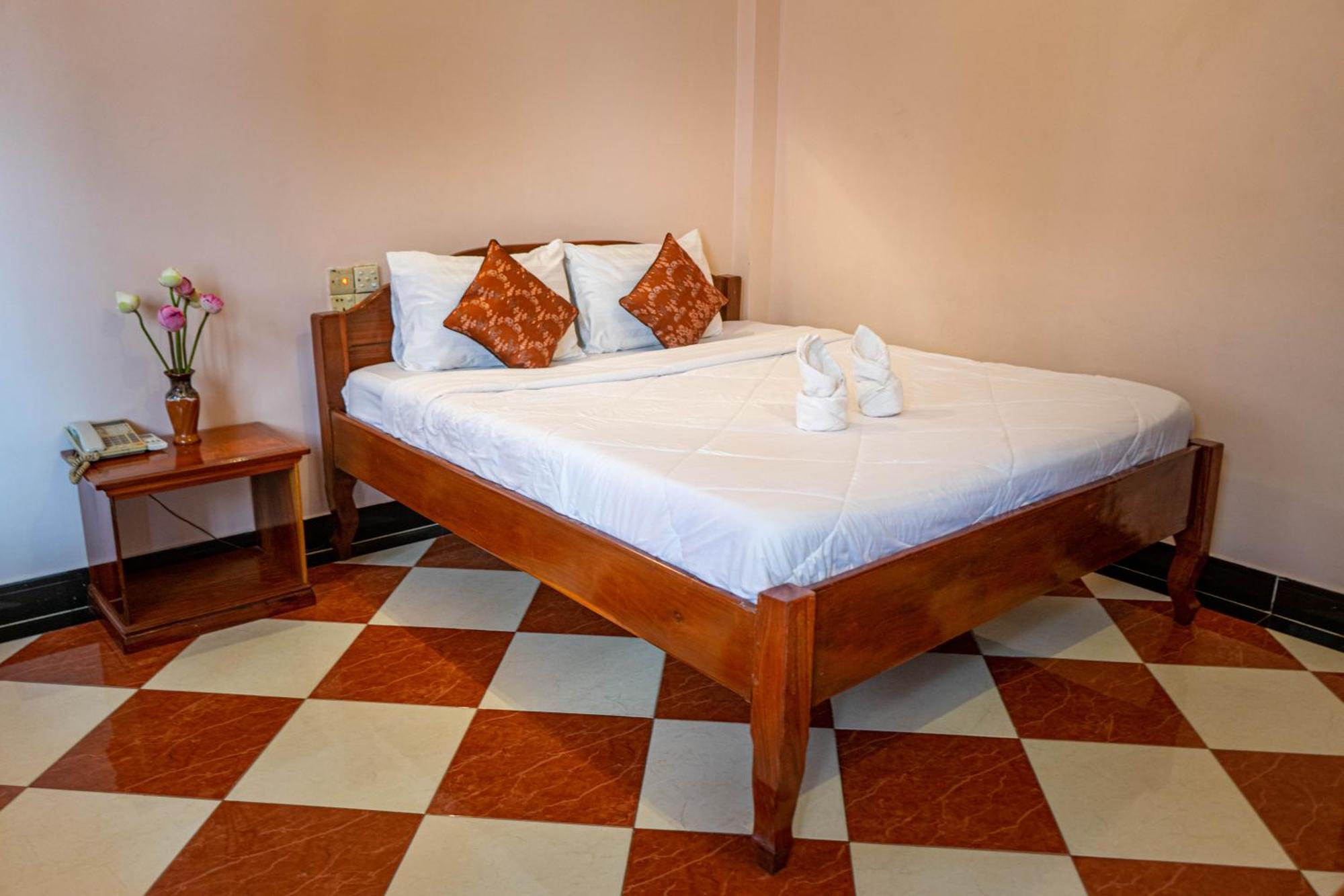 Nawin Palace Guesthouse Phnom Penh Extérieur photo