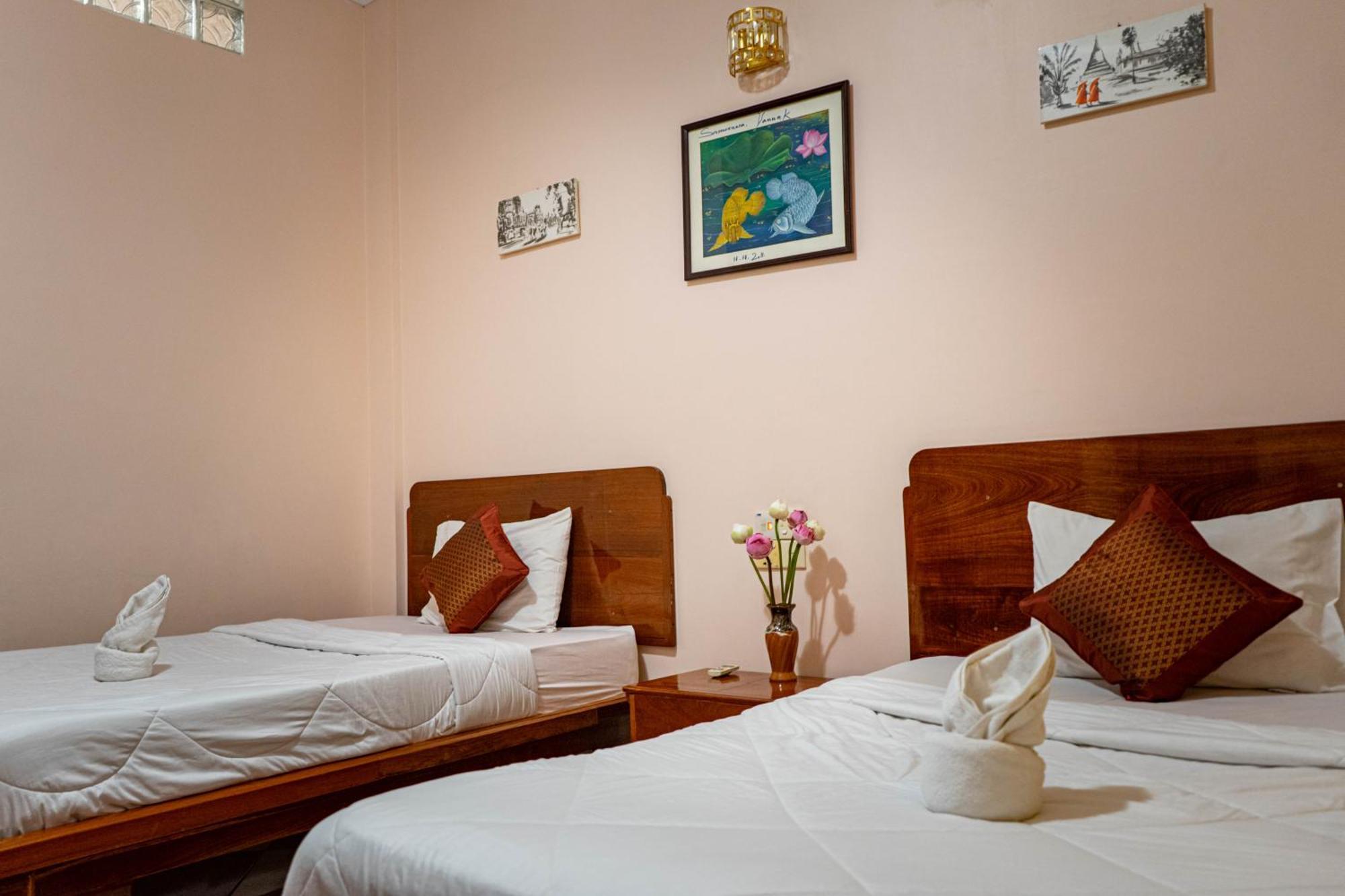 Nawin Palace Guesthouse Phnom Penh Extérieur photo
