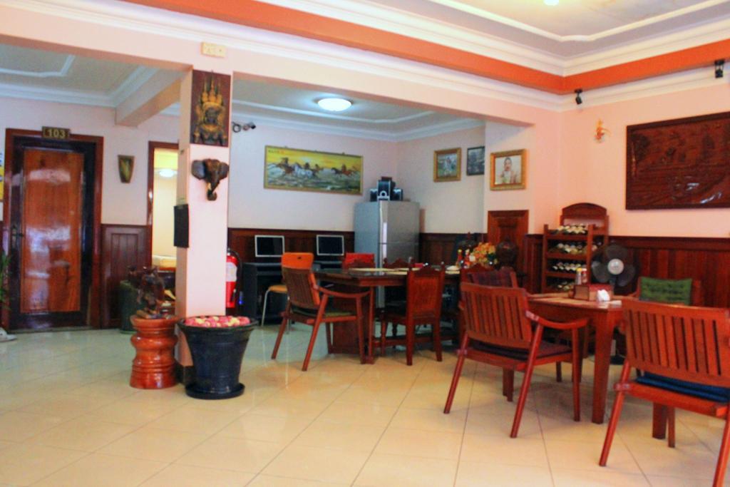 Nawin Palace Guesthouse Phnom Penh Extérieur photo