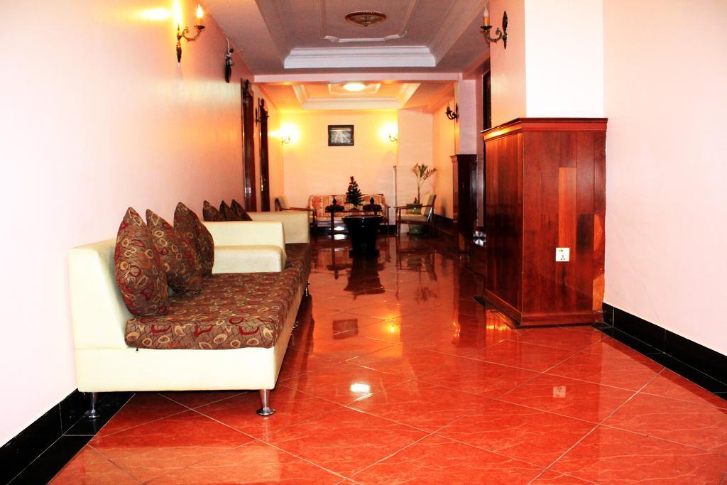 Nawin Palace Guesthouse Phnom Penh Extérieur photo